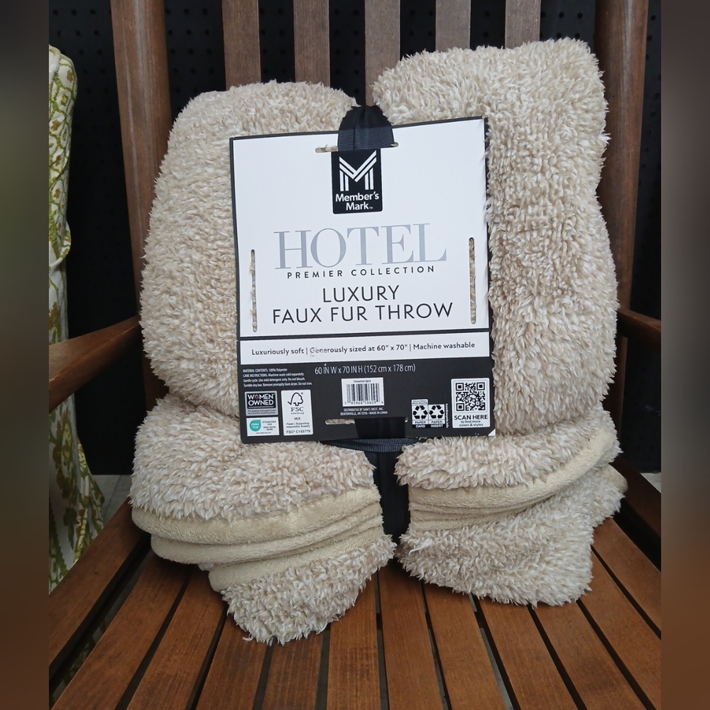 Member's Mark Extremely Soft Ribbed Throw, Faux Fur Reverse 60"x70" Beige